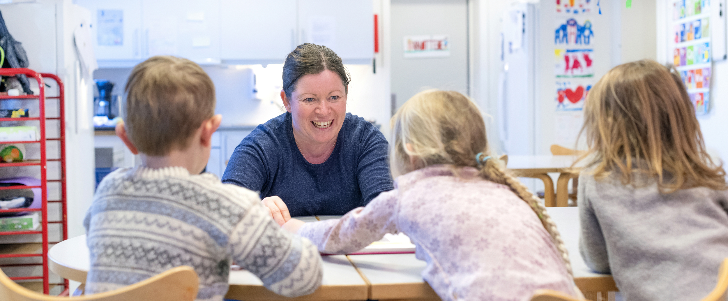 En person og flere barn