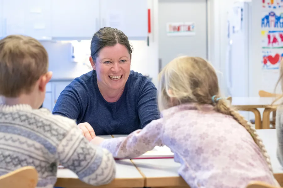 En person og flere barn